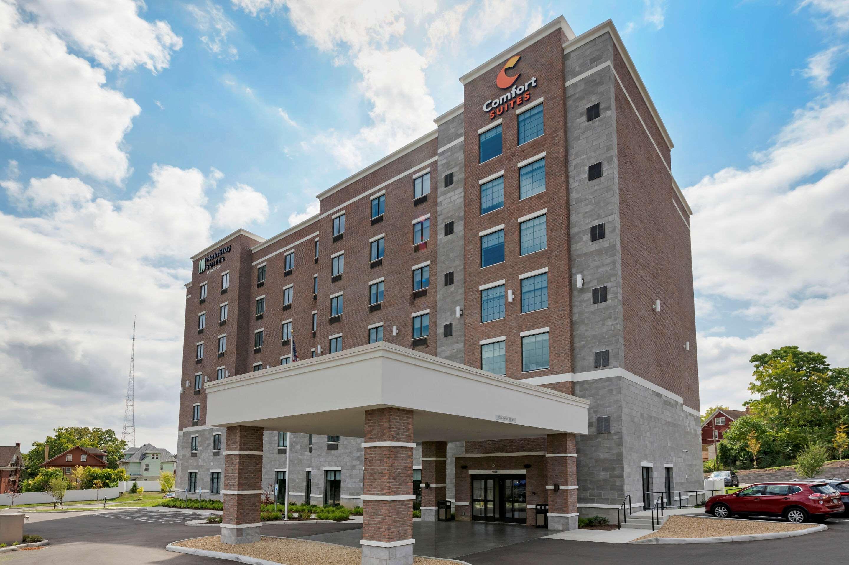 Comfort Suites Cincinnati University - Downtown Exterior photo