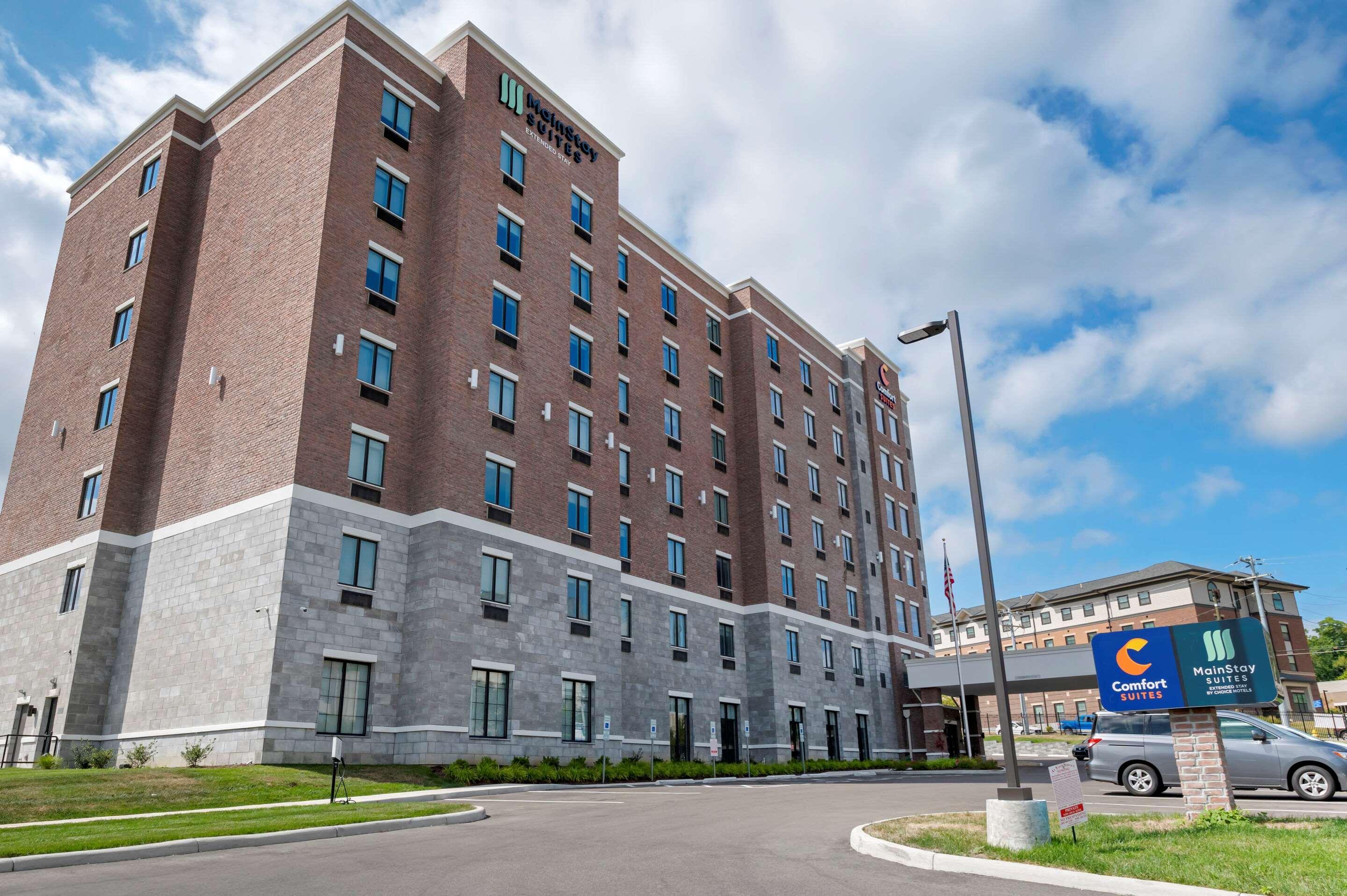 Comfort Suites Cincinnati University - Downtown Exterior photo